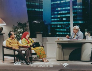 Ny. Djamilah Najmuddin di acara Salam Canda bersama (alm) Kang Ebet Kadarusman tahun 1993